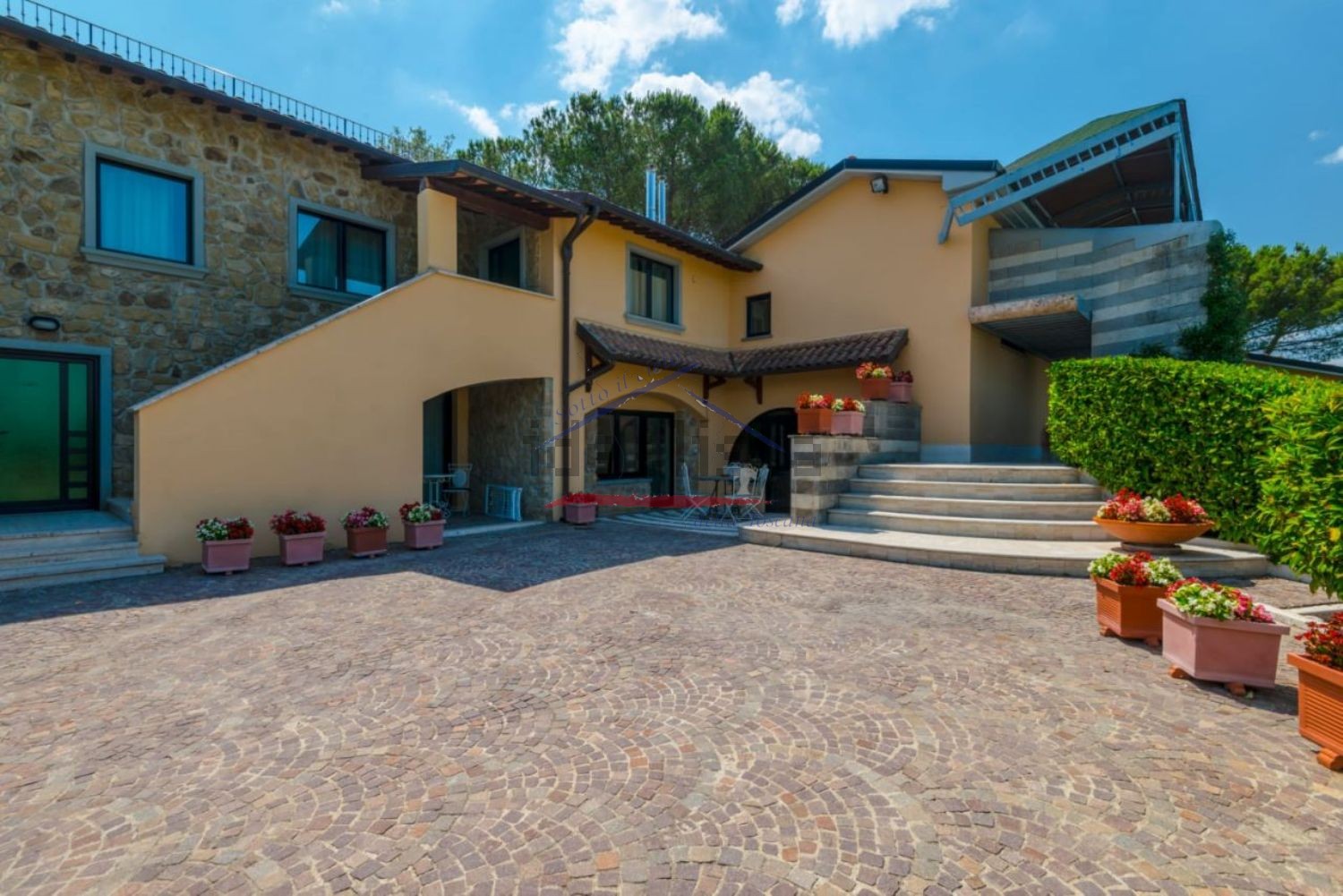 Agenzia Immobiliare Sotto Il Sole Della Toscana